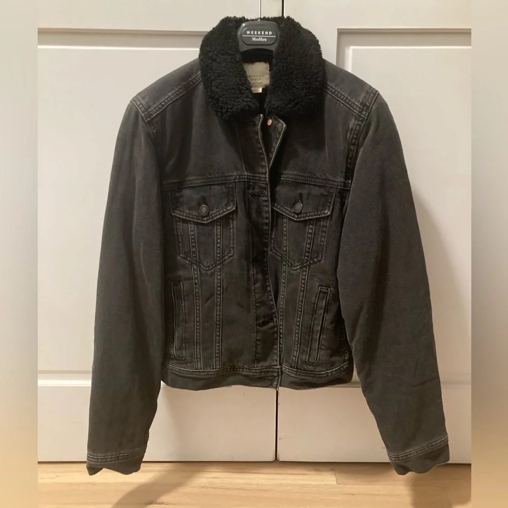 AEO 🦅 Black Sherpa Lined Denim Jacket - Picture 8 of 16